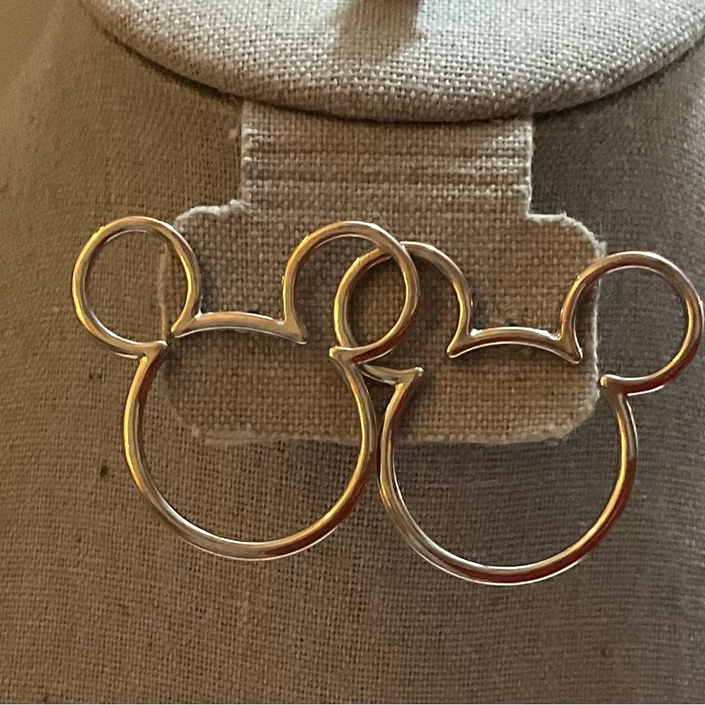 Disney : Silver plated Mickey head shaped earrings. Approximate one inch in size - Picture 1 of 8